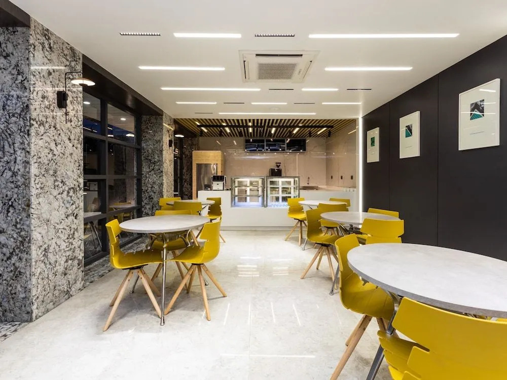 Townhouse OAK Hotel Oasis Blue