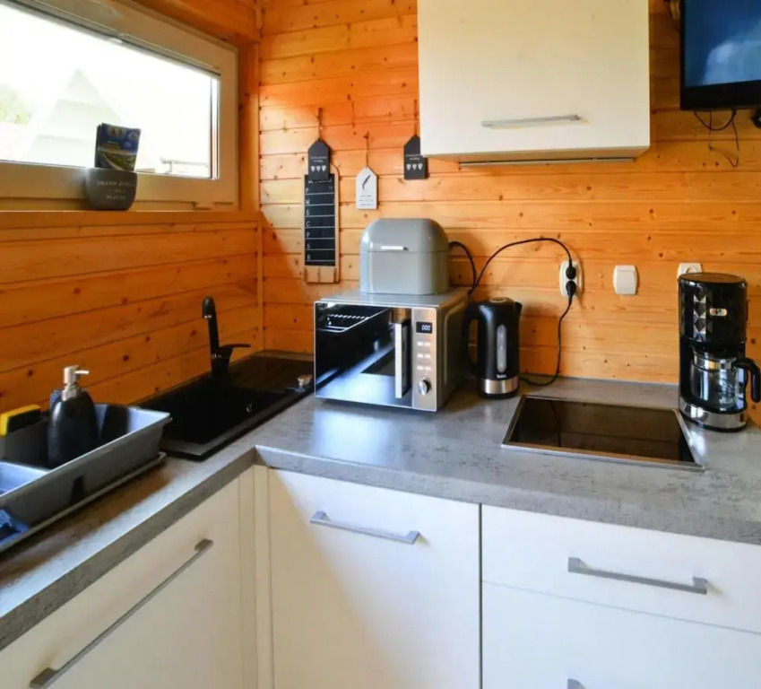 Single-story, year-round holiday home