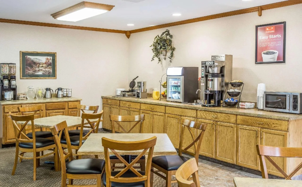 Econo Lodge Inn & Suites New Castle
