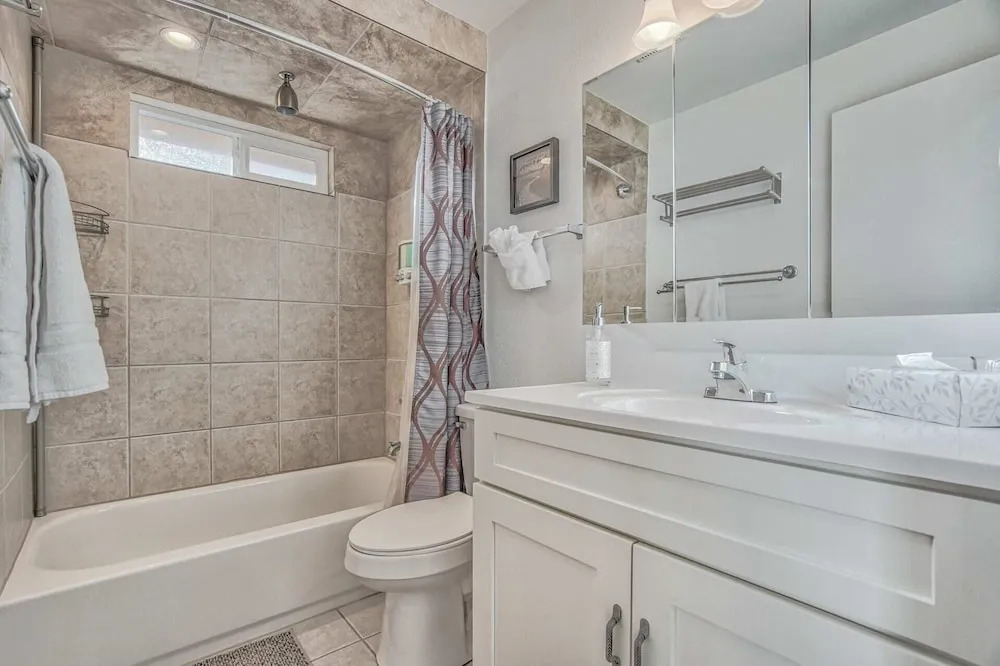 2bdcentrally Locatedclose to Shops & Restaurants!