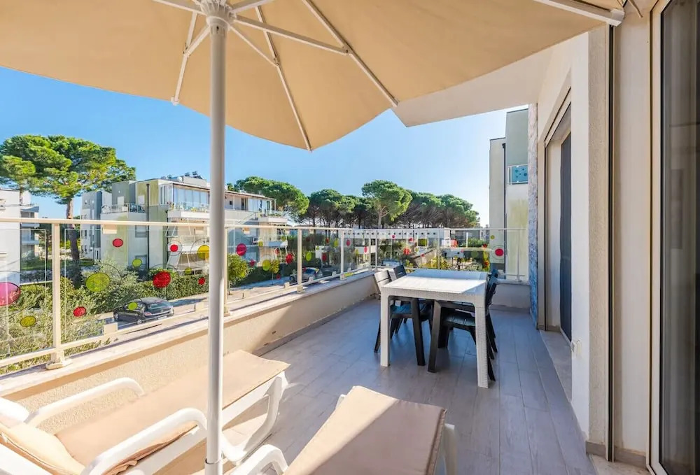 Spacious 1BR Apartment With Resort Access