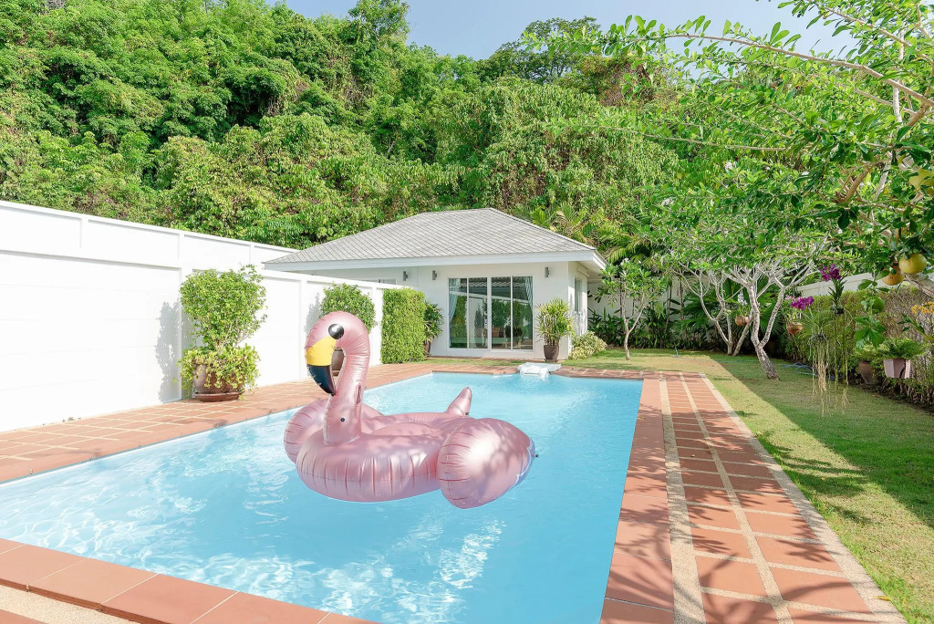 BaanPromphun Pool Villa by BV