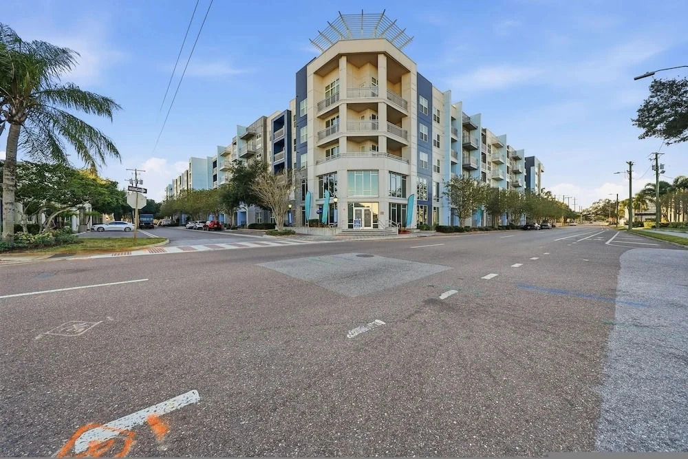 Modern 2BR w Pool Pet-friendly Unit 21