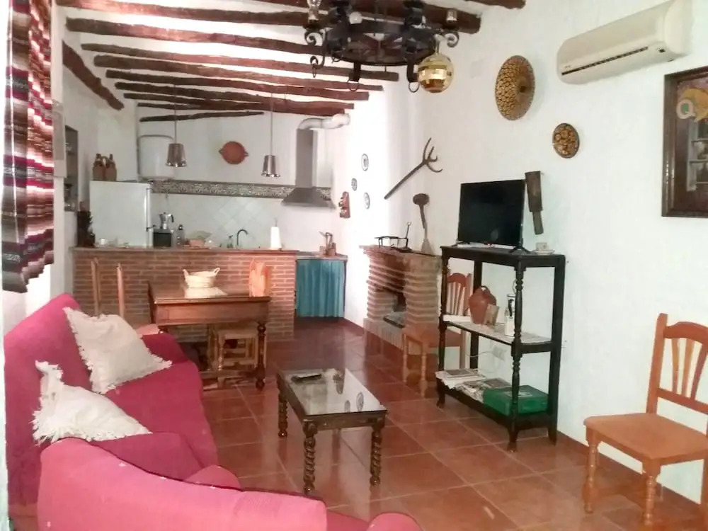 Spacious comfortable house in Quesada with balcony