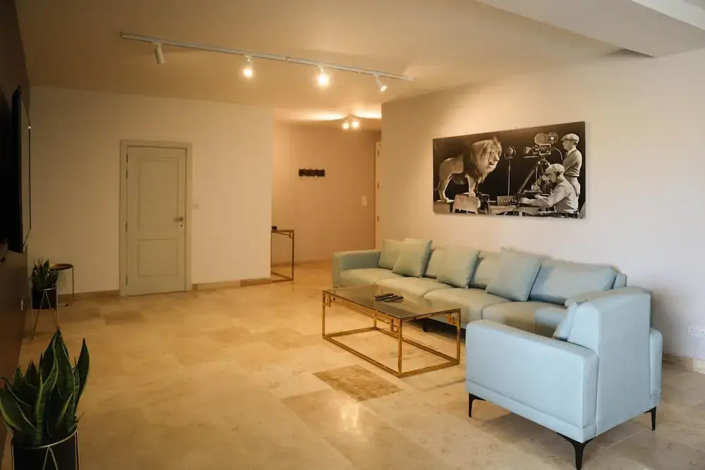 Comfortable Home With hot tub and Communal Pool