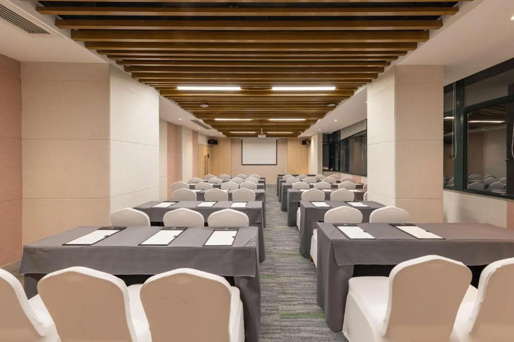 Atour X Hotel Longhua Dalang Business Center