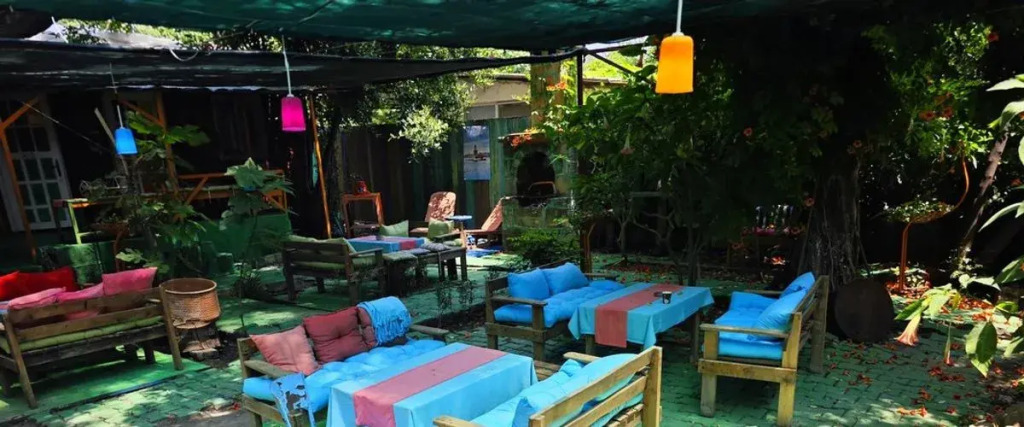 Side Tuana Garden Home