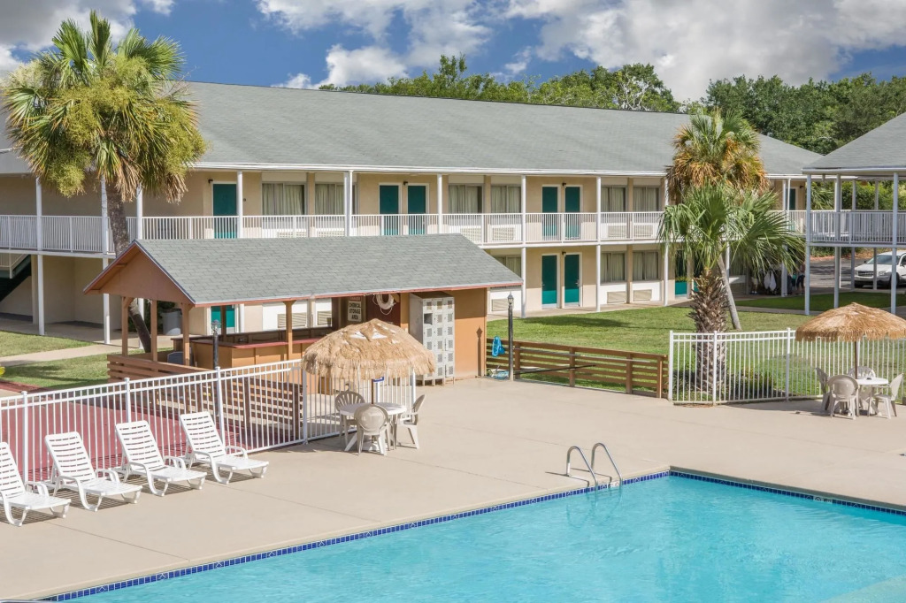 Super 8 by Wyndham Biloxi at the Beach