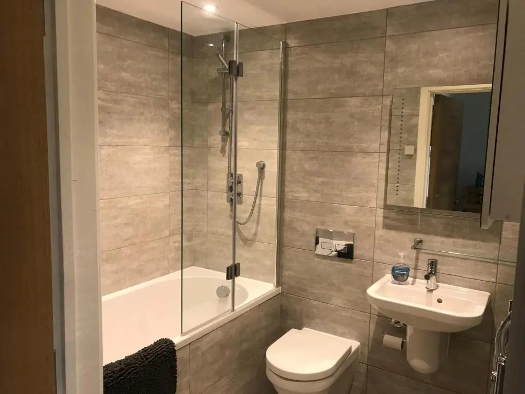 Modern apartment with stunning views, close to amenities and St Ives