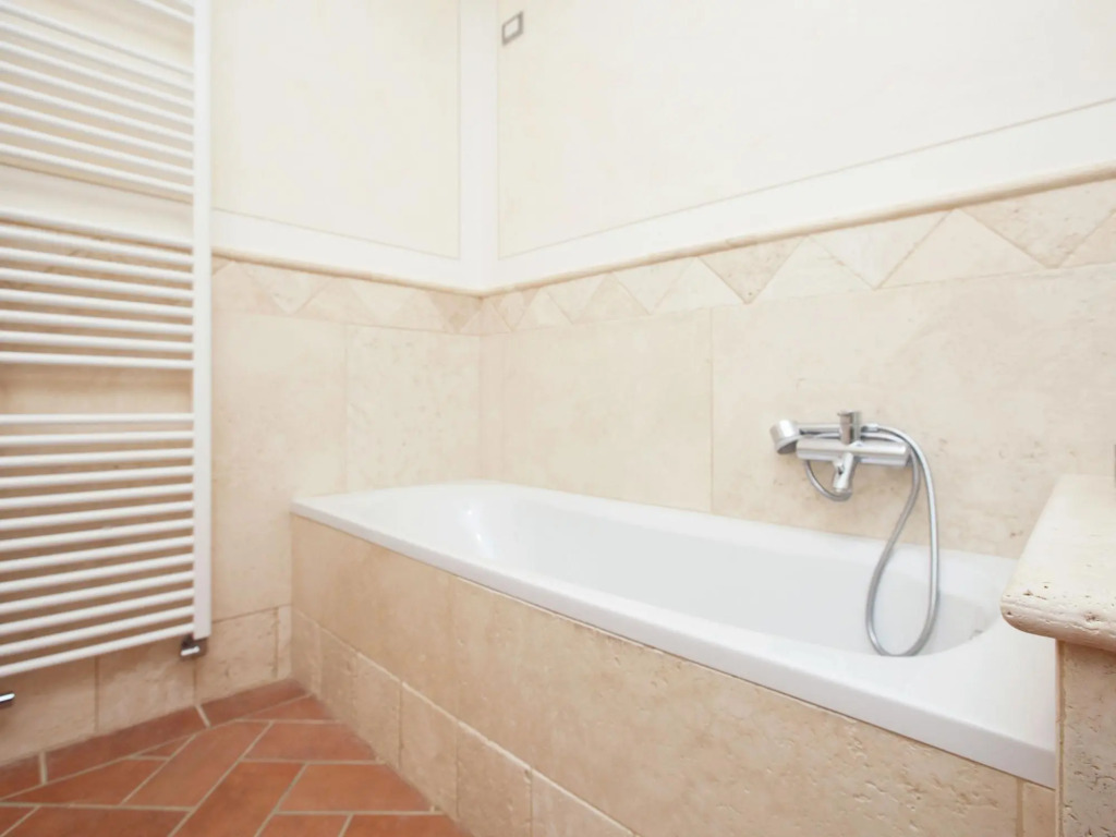 Spacious Cottage in Lucignano with Garden