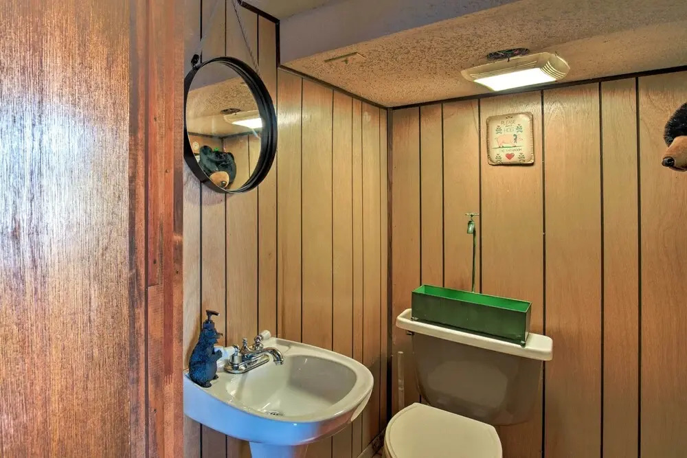 Ruidoso Cabin w/ Deck & Grill < 3 Mi to Race Track