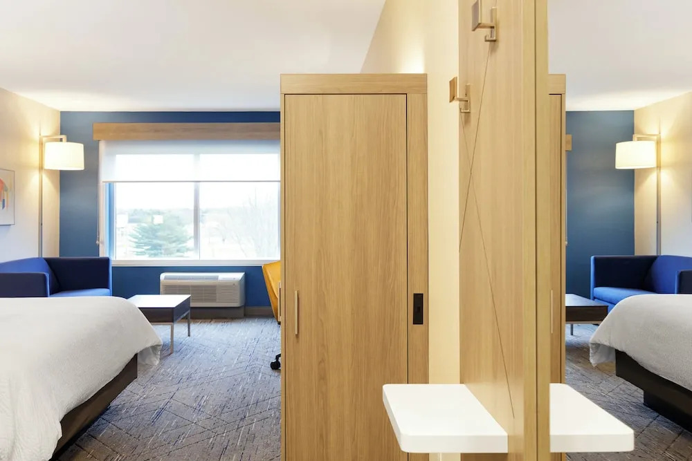 Holiday Inn Express & Suites Stevensville - Benton Harbor by IHG