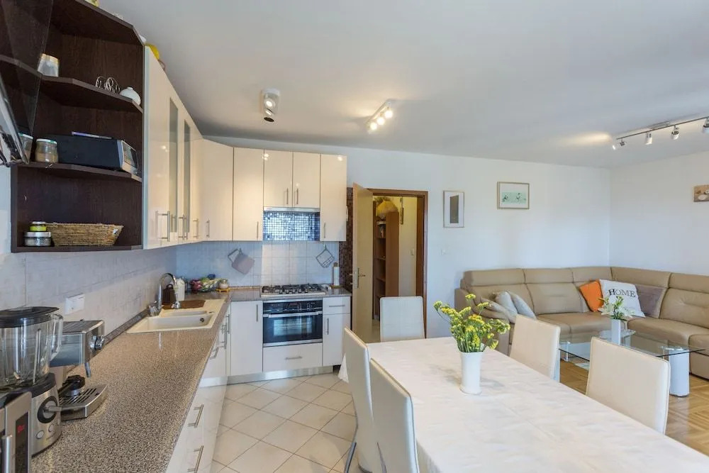 Apartment Tomazin