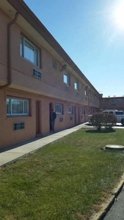 Skylark Motel