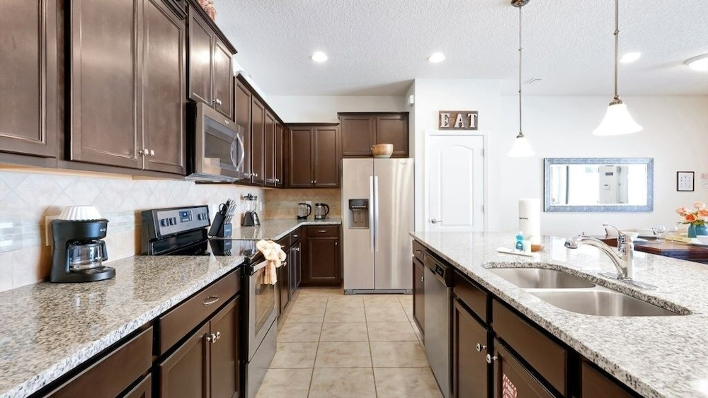 Magical Getaway Near Disney Private Pool + Resort Access, Bbq Grill! 4 Bedroom Townhouse