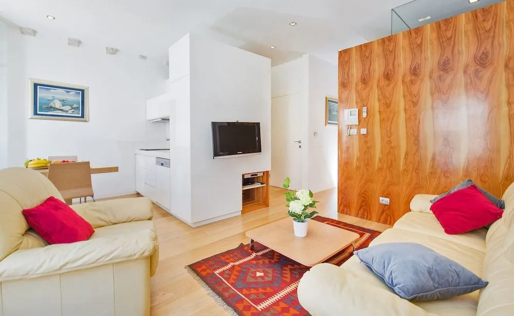 The View Apartment by Irundo