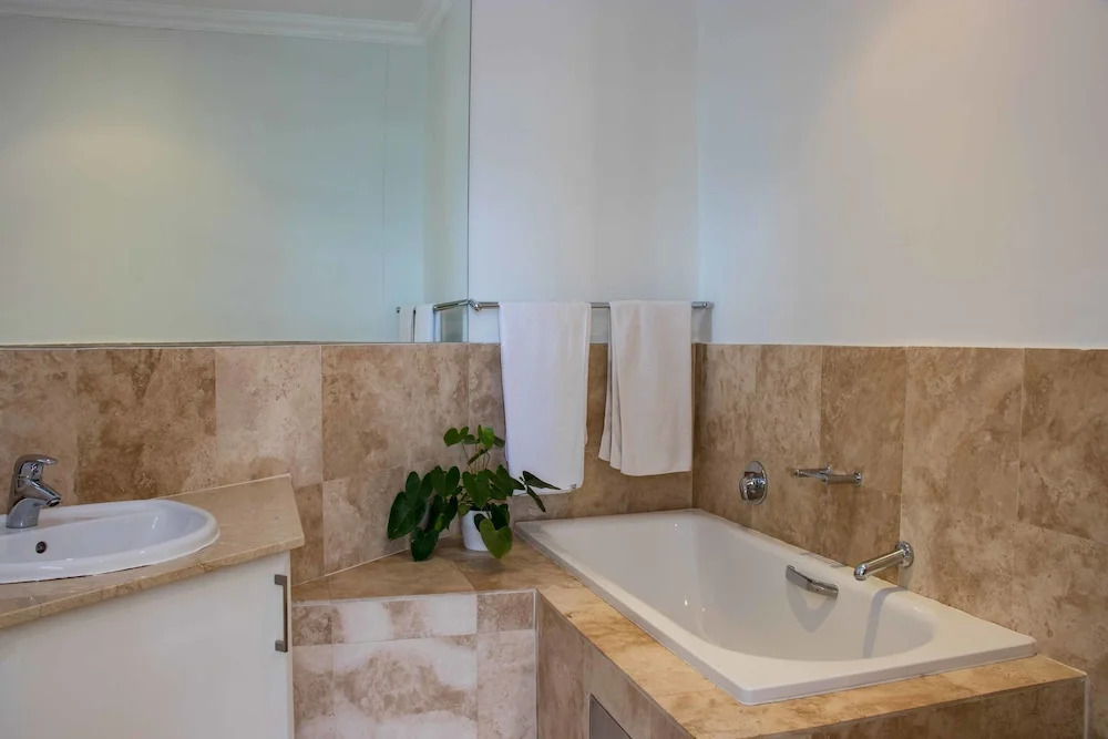 801 Oyster Schelles - Near Umhlanga Rocks Beach