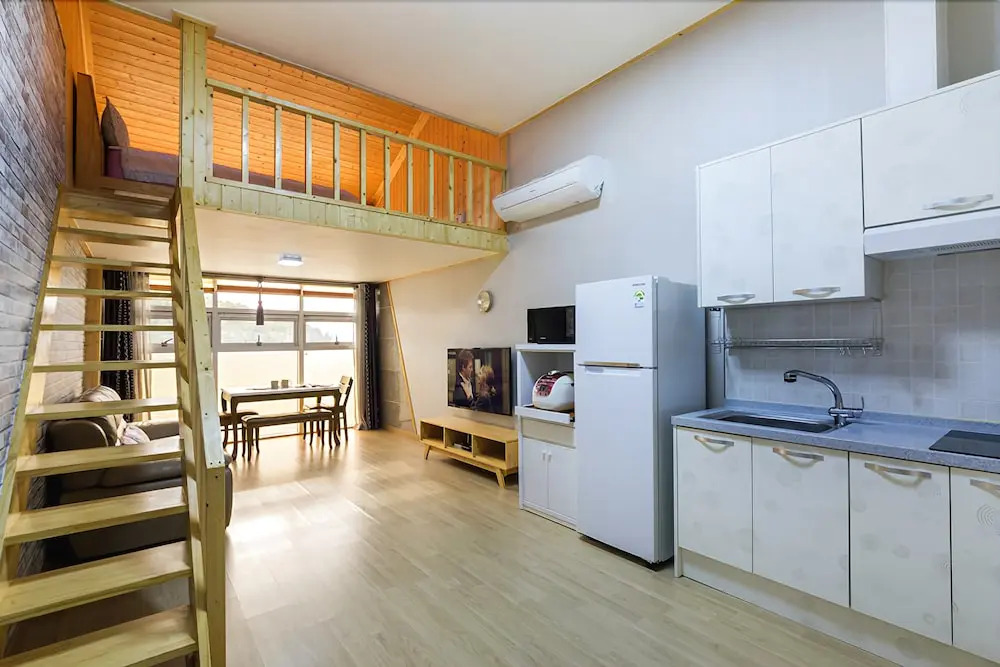Yeosu Gold Light Pension
