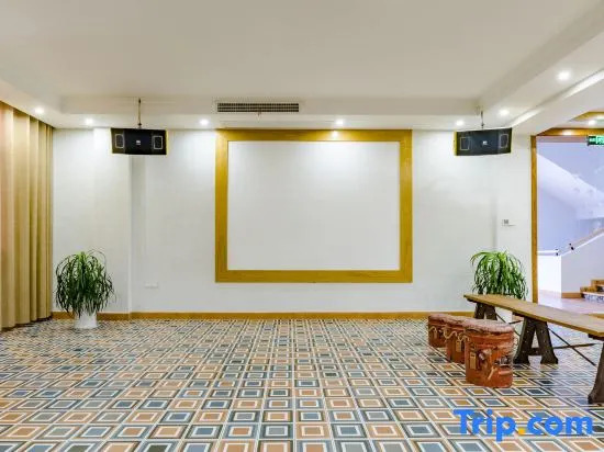 Floral Hotel · Linyuan Xiaozhu hotel (Wuyuan High Speed Railway Station Store)