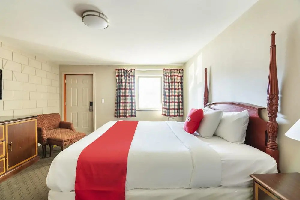 OYO Hotel Malden MA Broadway