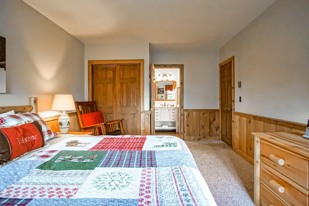 Whistlepunk #12: 4 Bedroom, 3 Bath: Slope Side, Wood Fireplace