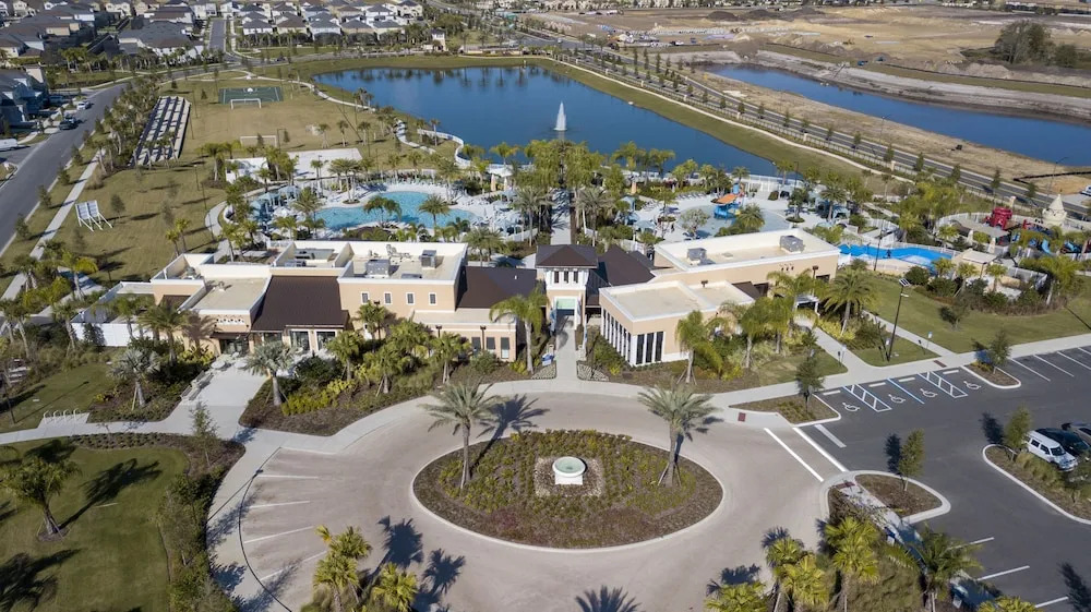 1596 Solara Resort 61820/62201