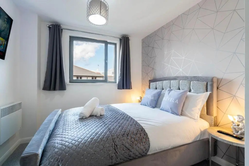 MAEVELA Apartments - Cube View City Centre Apartment - With Balcony View of The Cube - PS4 & Smart TV's