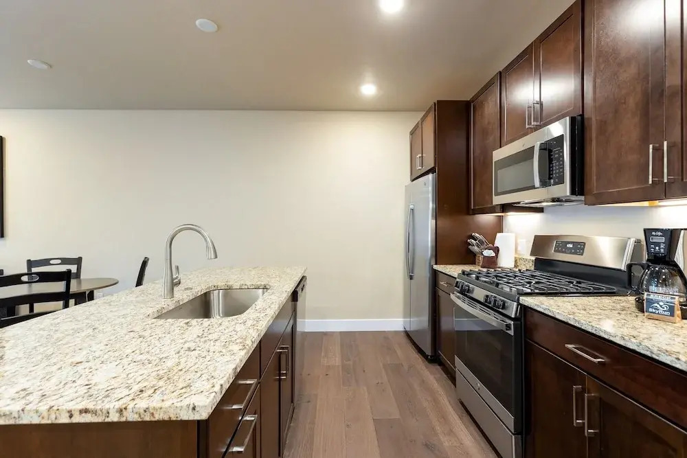 103 Clearwater Lofts 1 Bedroom Condo by Redawning