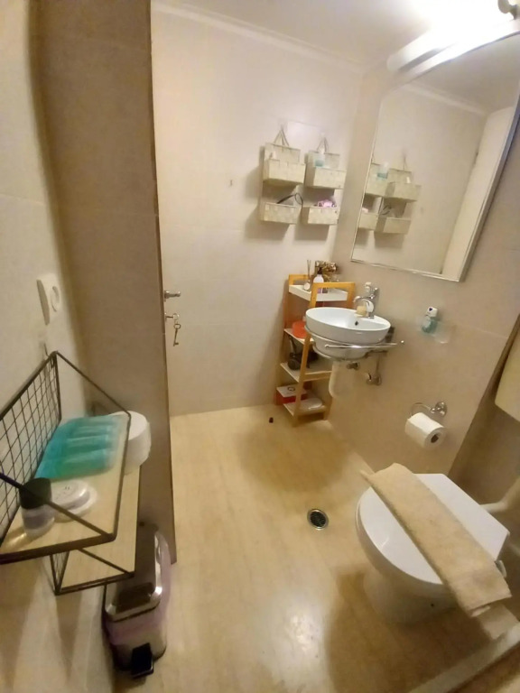 Evie's apartment