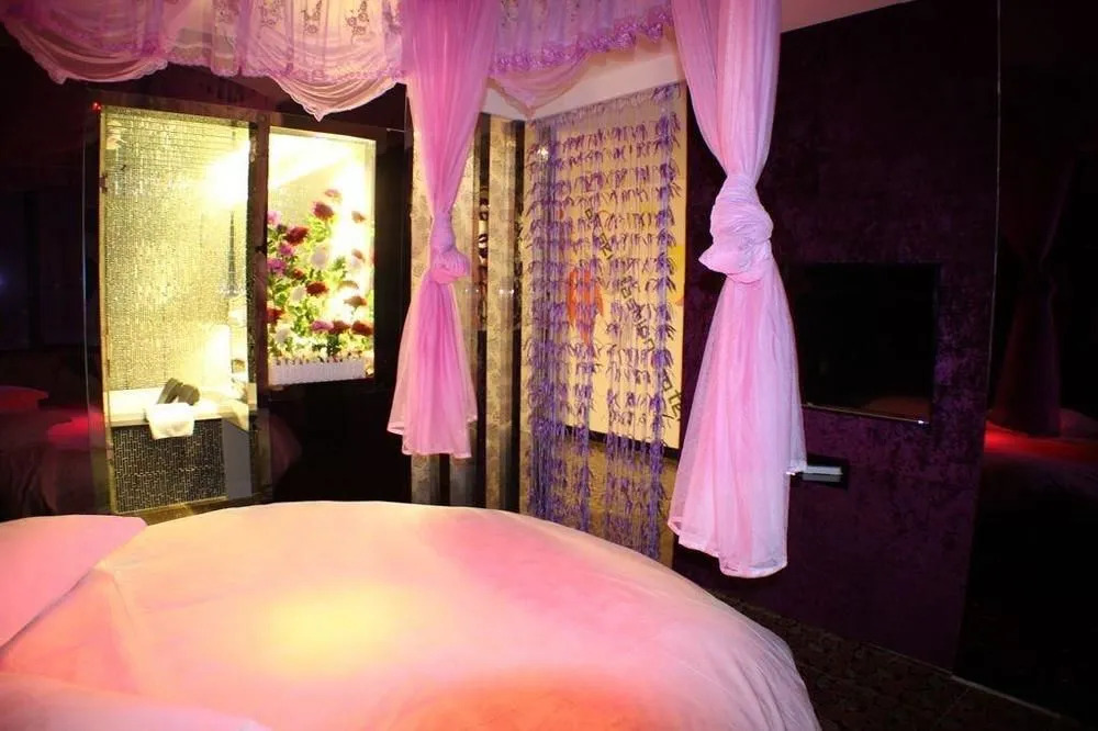 Yimi Collection Hotel (Shanghai Xizang North Road Subway Station)