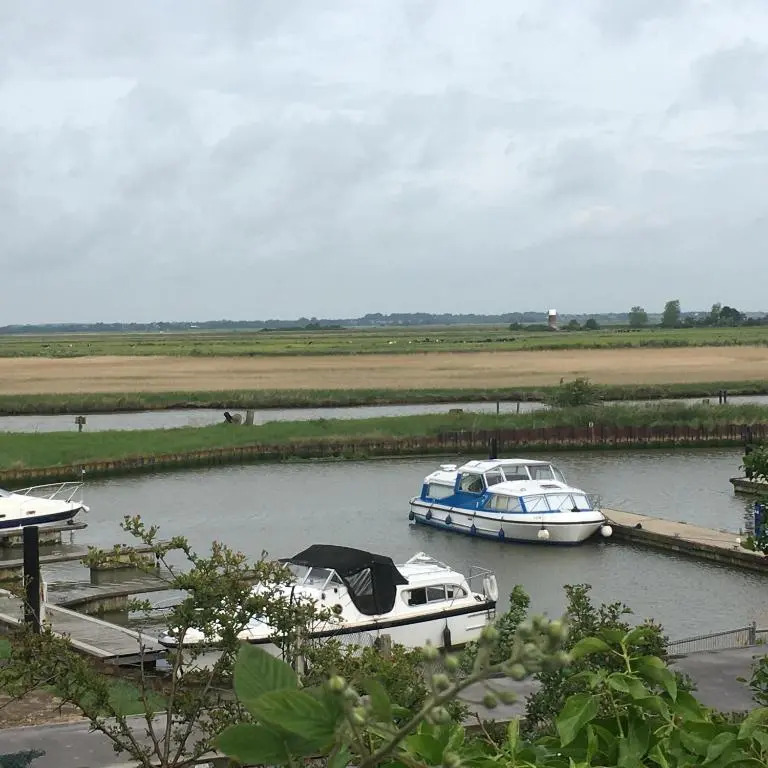Kingfisher Holiday Park 1 Waveney Valley