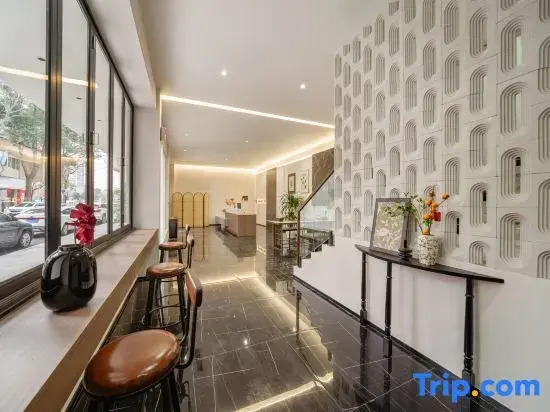Tang·Xia Hotel (Guanghan North Station Jinyan Lake Park)