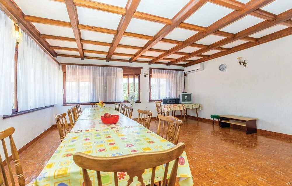 Amazing Home in Kampor With Wifi and 5 Bedrooms