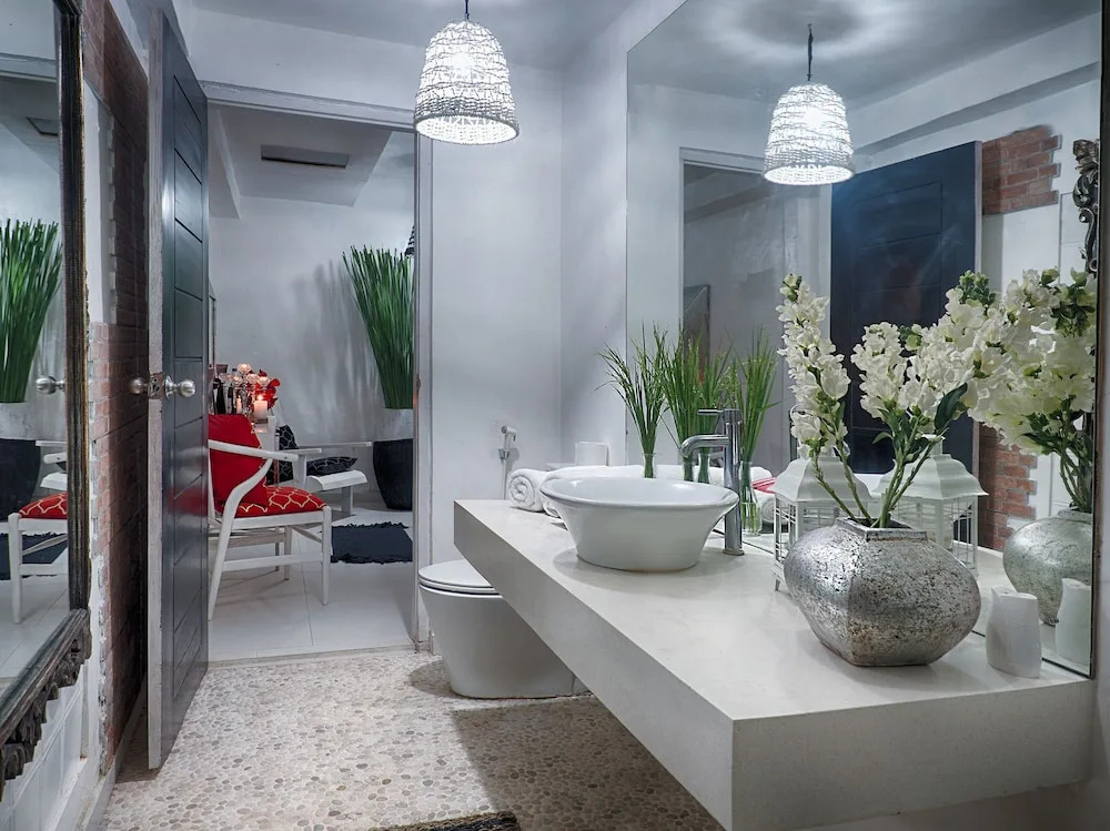 Black & White Villa