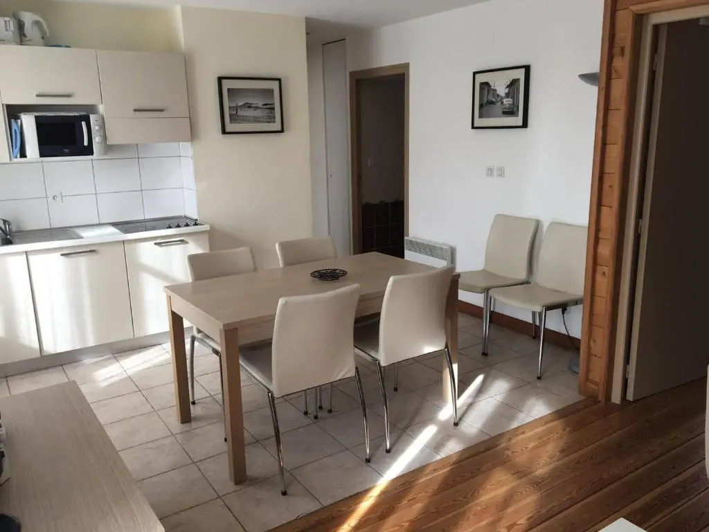 Appartement rénové 3 pièces, proche gare et remontées mécaniques - FR-1-330C-84