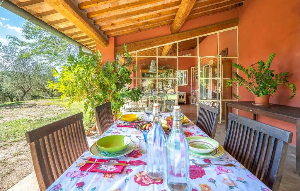 Stunning Home in Impruneta With 3 Bedrooms and Wifi