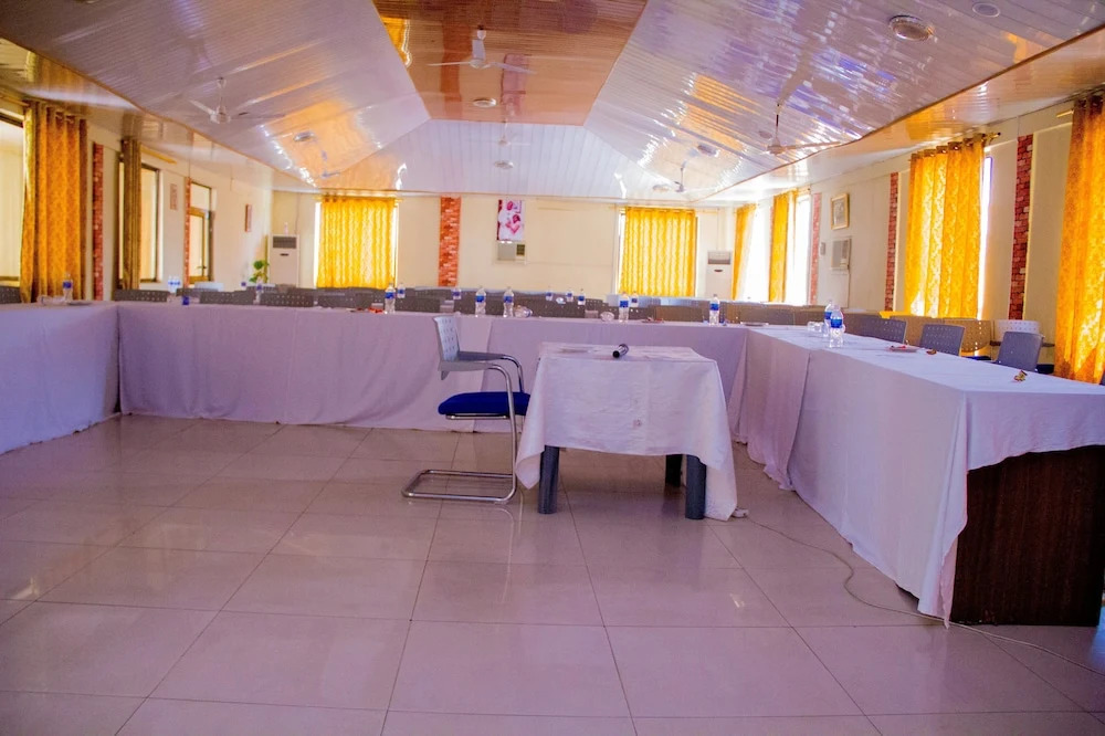 Glamossay Hotel