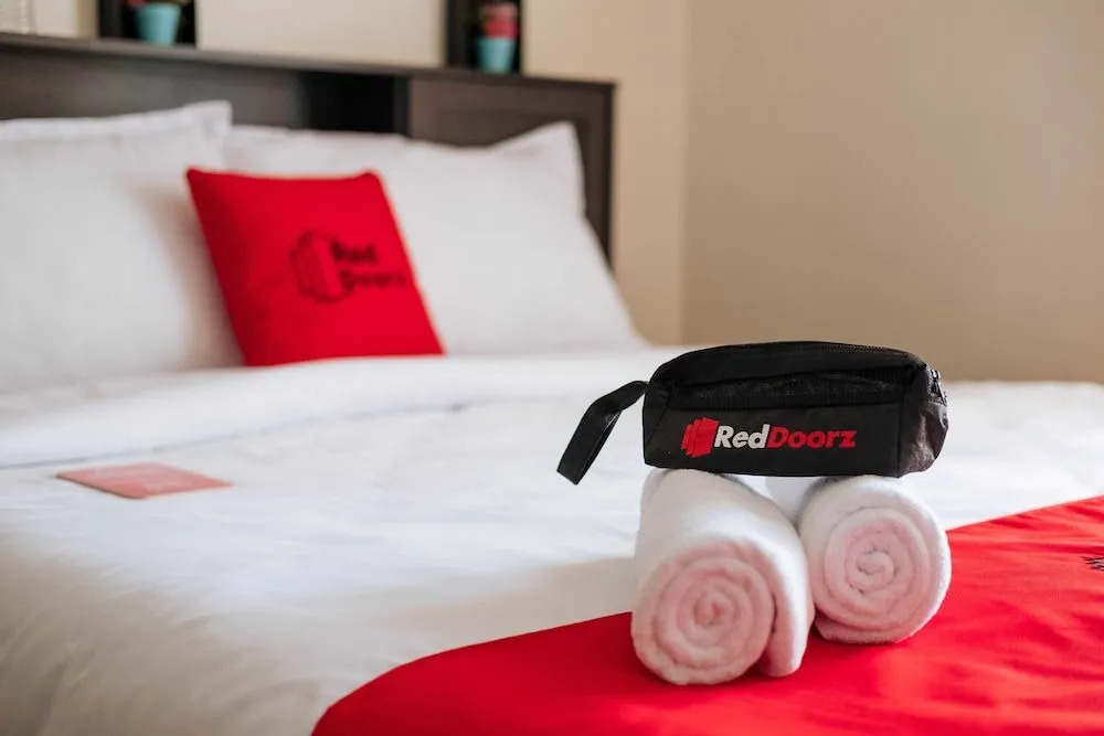Reddoorz Premium Near Mrt North Avenue Station