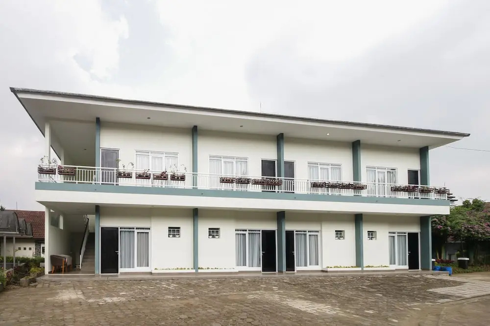 Airy Lembang Villa Istana Bunga Tulip Bandung