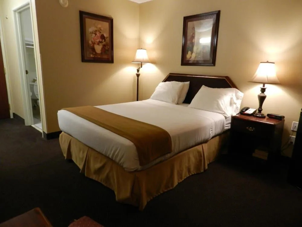 Bay Inn & Suites Troy
