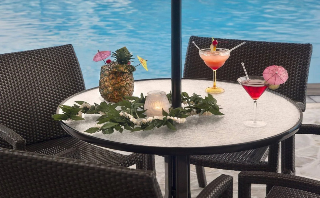 Courtyard by Marriott King Kamehamehas Kona Beach Hotel