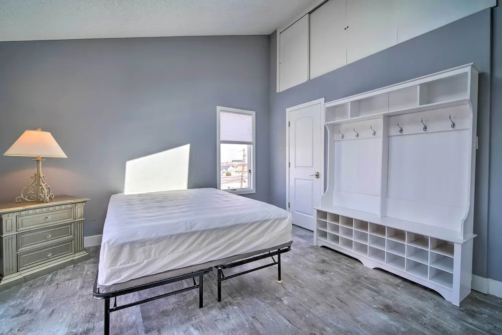 Condo w/ Bay Views ~ 5 Mi to Atlantic City!