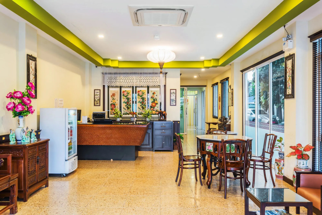 Le Hua Hotel