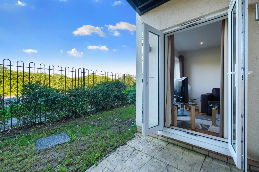 London Heathrow Living Serviced Apartments - Apt 2