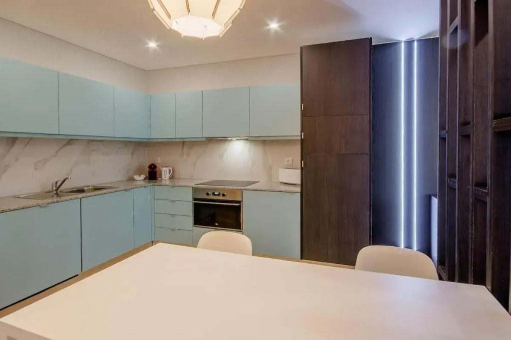 NEW!! Galé 406 Center Apartment (wifi, parking)
