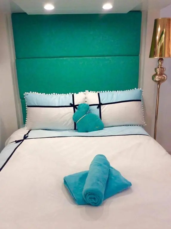Tiffany Room At Shell Residences