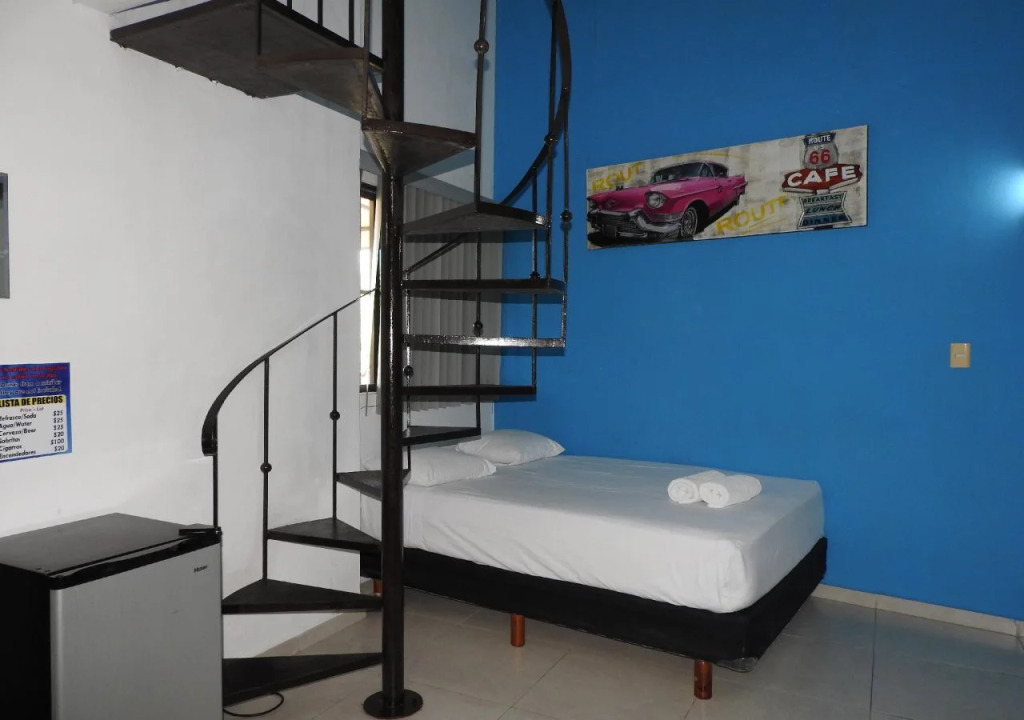 Easy Hotel
