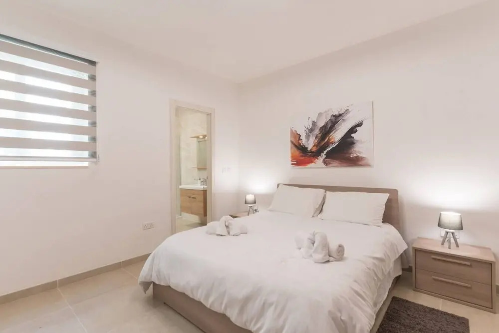Property With Pool Access - Xaghra Near Marsalforn