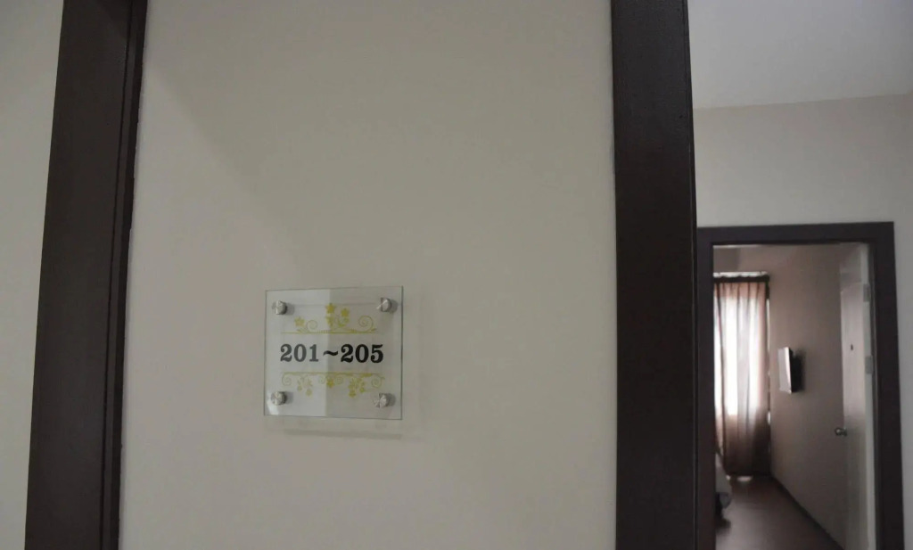 Qu Lin Resident