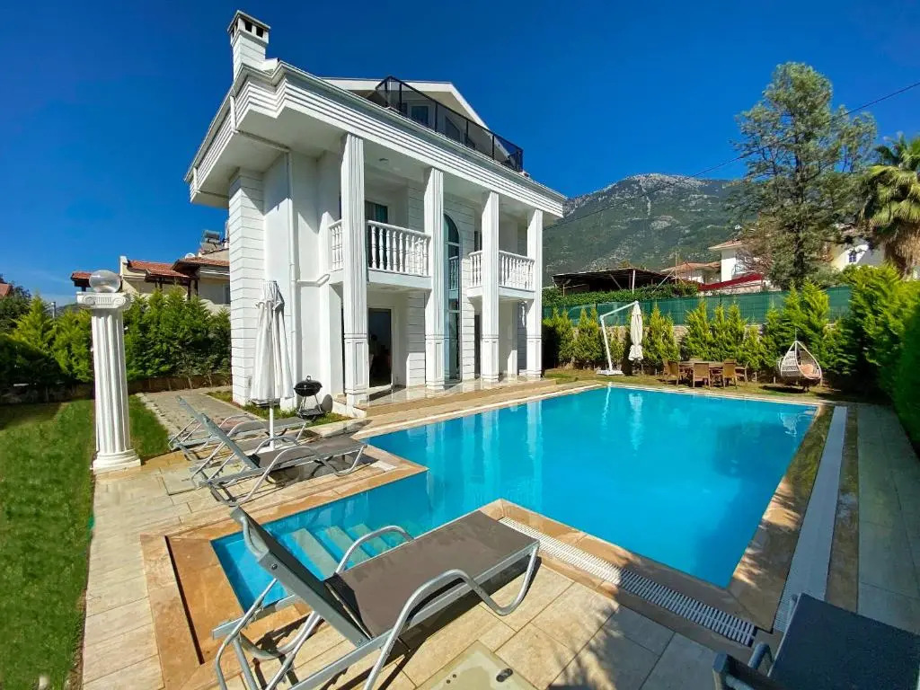 Villa White House